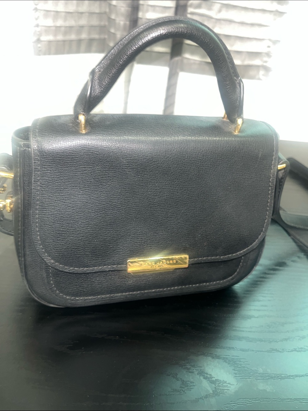 Marc Jacobs Structured Black Shoulder Bag with Top Handle and Gold Accent EUC - Picture 4 of 9